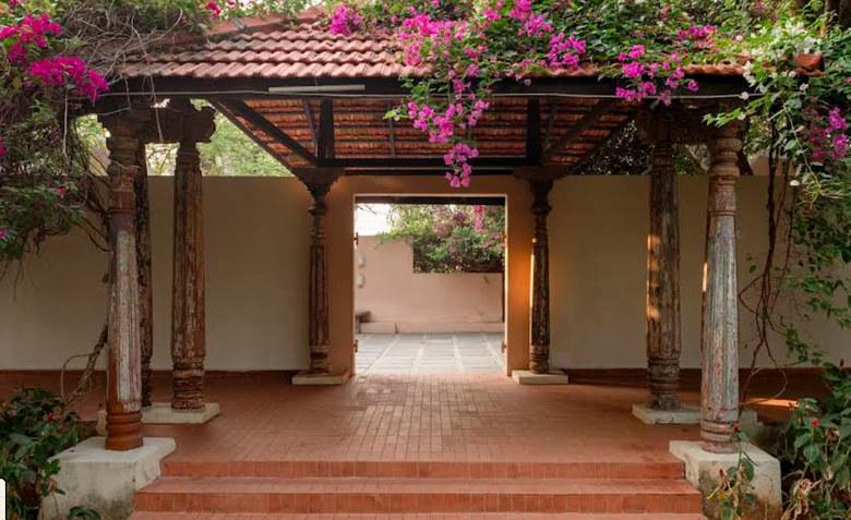 Entrance gateways